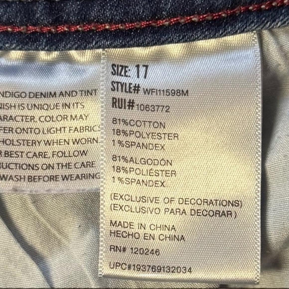 2010’s Y2K Wallflower Light Blue Cuffed Denim Jean Capris Juniors Size 17 - Picture 4 of 4